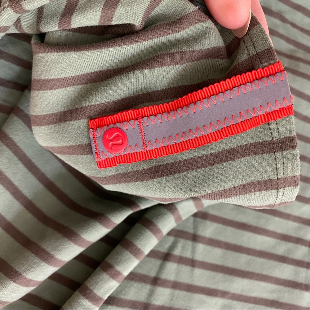 Lululemon infinity scarf - Picture 2 of 7